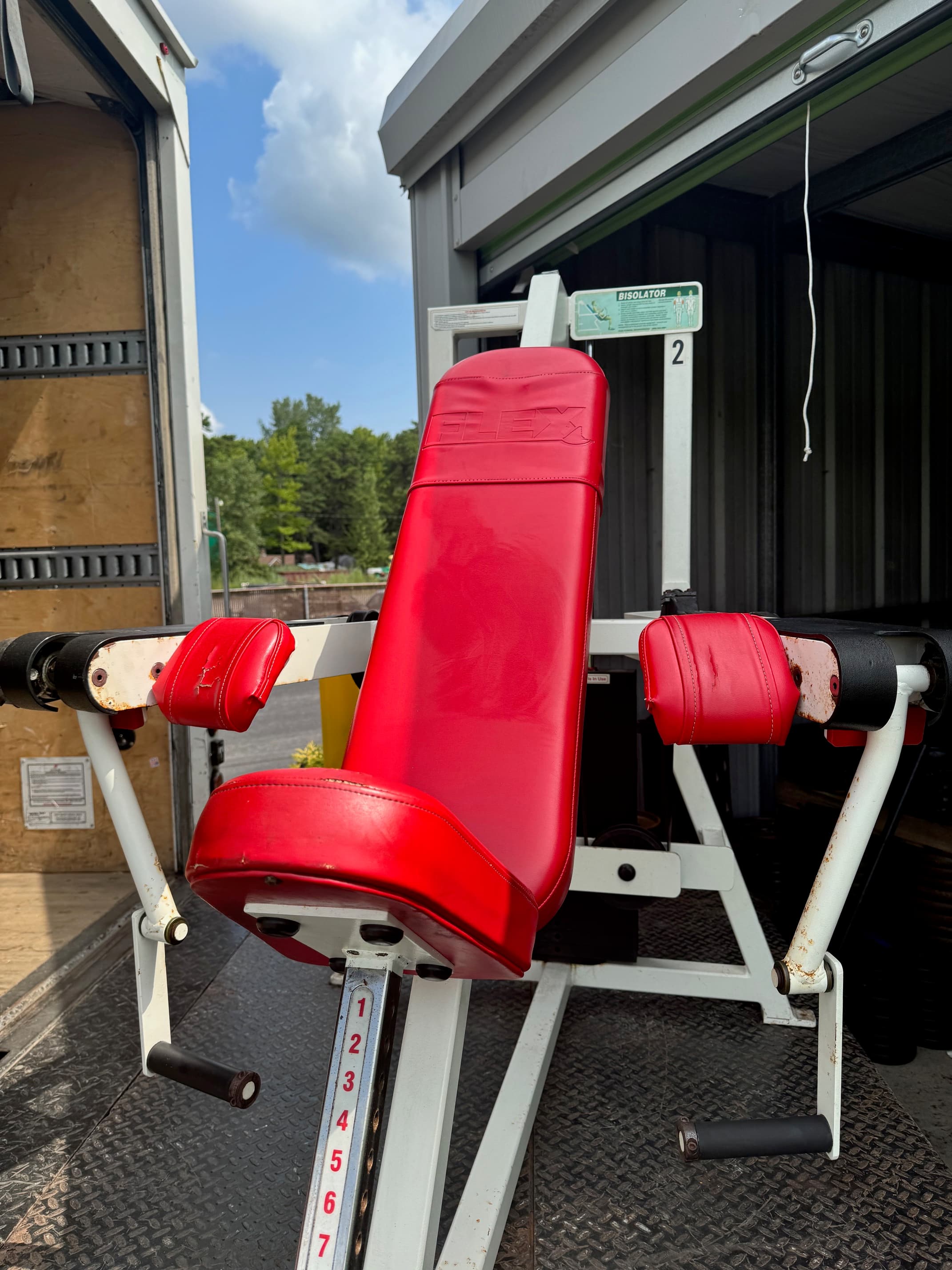 Flex Fitness BiSolator