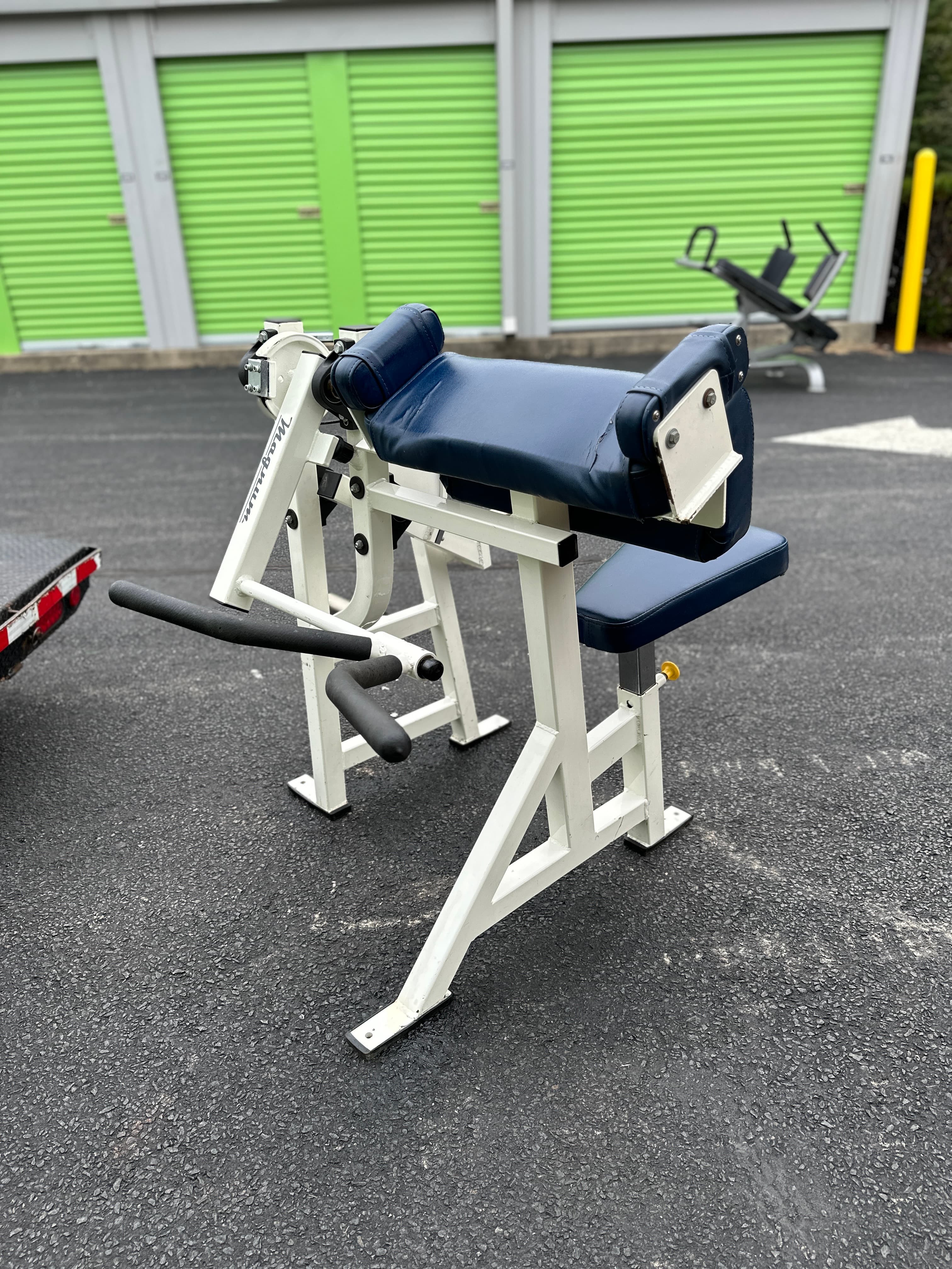 Magnum Plate Loaded Preacher Curl