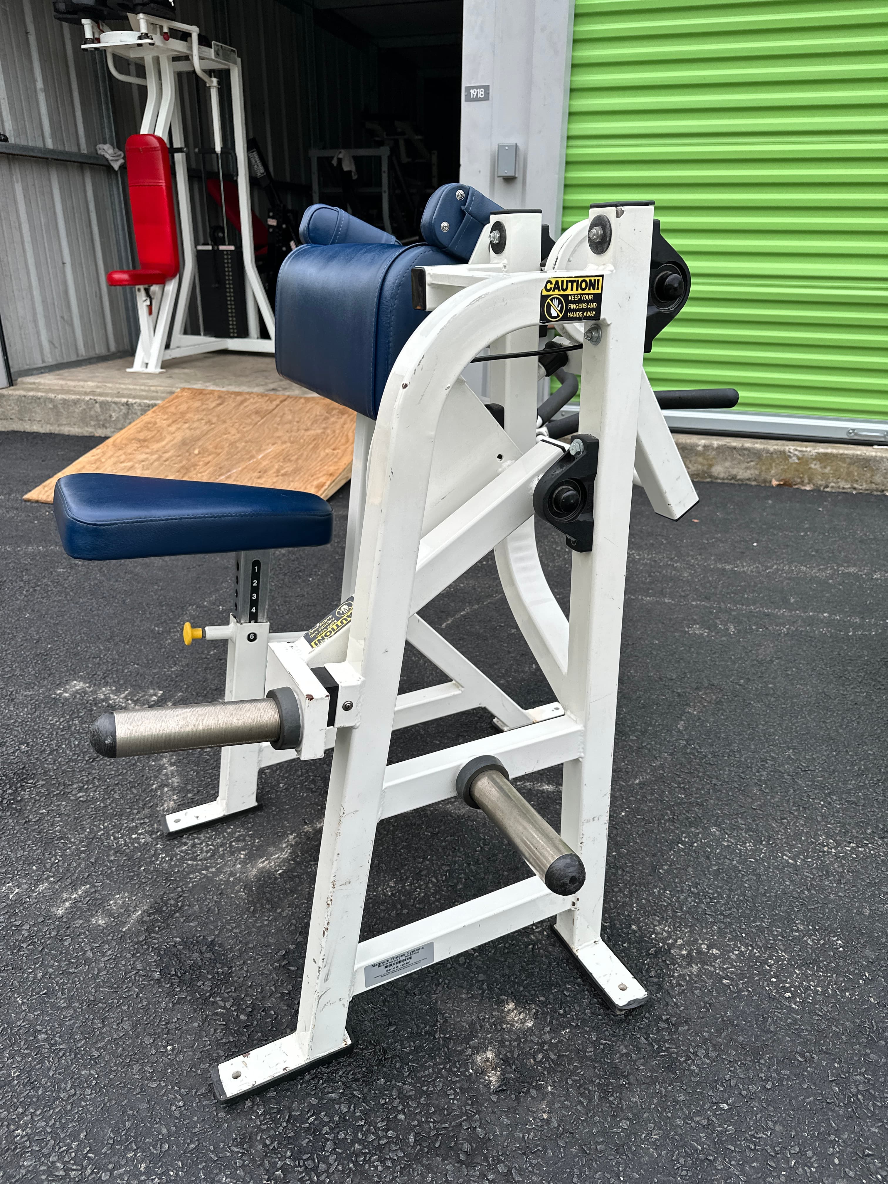 Magnum Plate Loaded Preacher Curl thumbnail 3