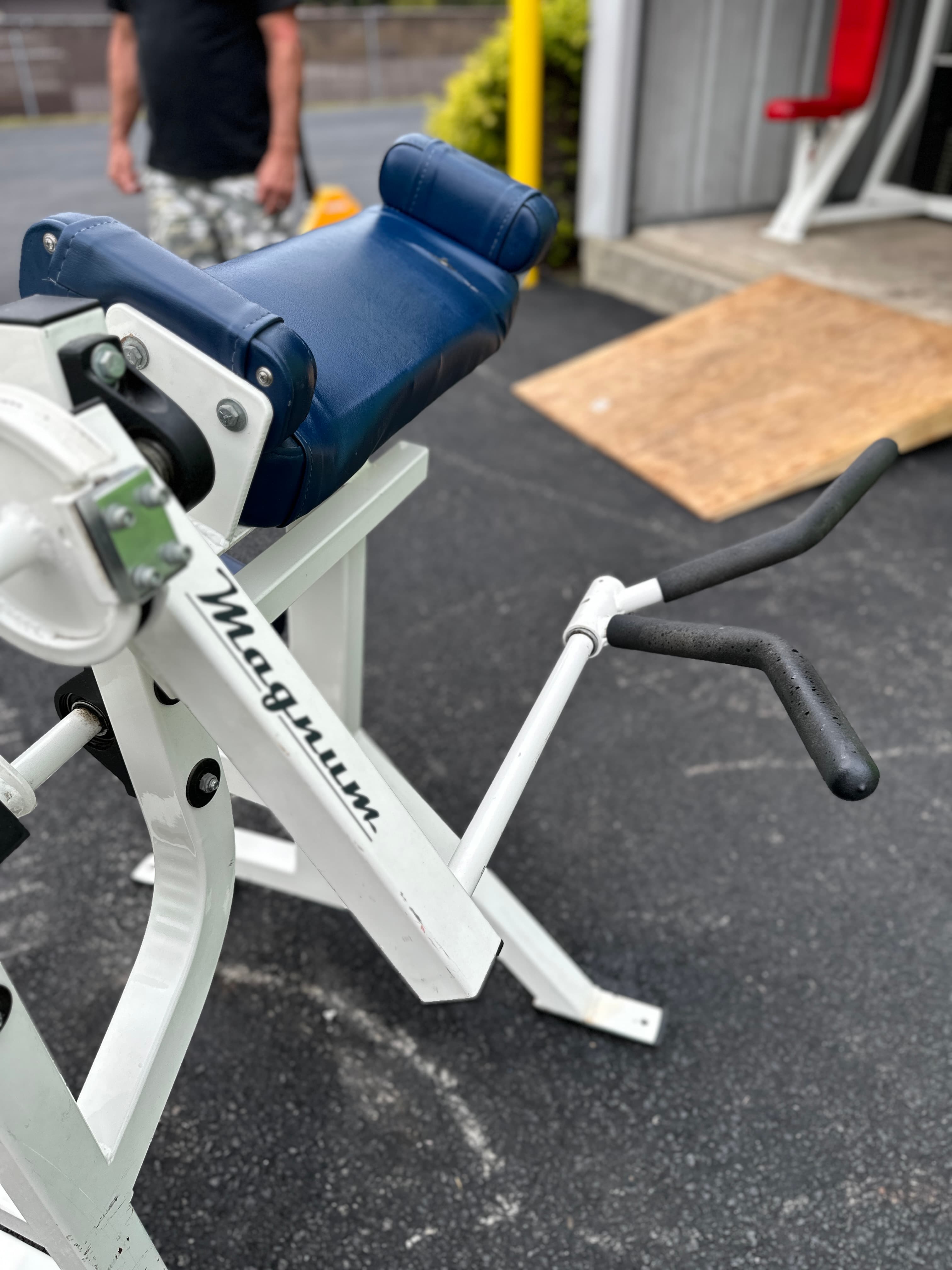 Magnum Plate Loaded Preacher Curl thumbnail 2