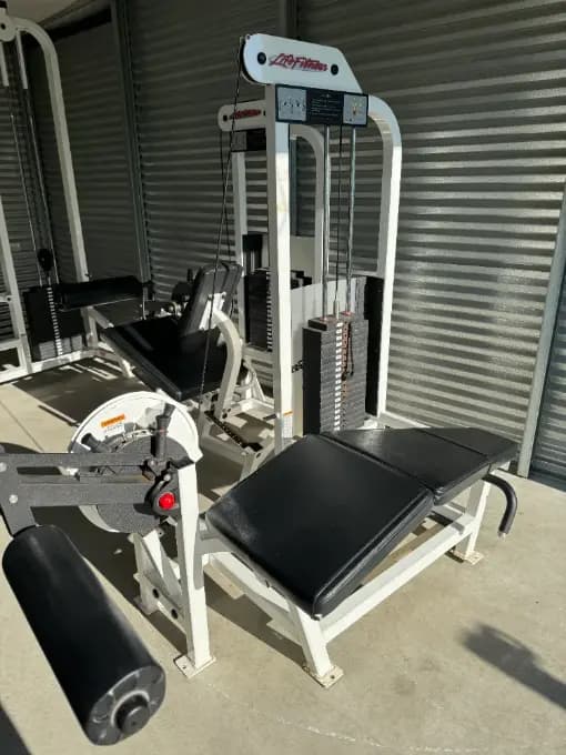 Life Fitness PRO Prone Leg Curl thumbnail 2