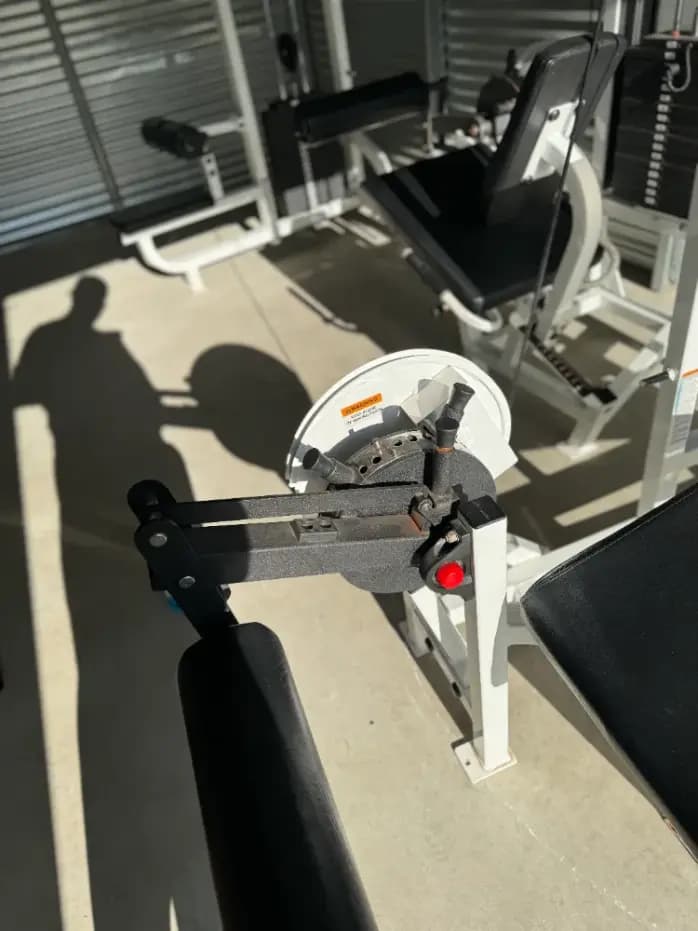 Life Fitness PRO Prone Leg Curl thumbnail 4