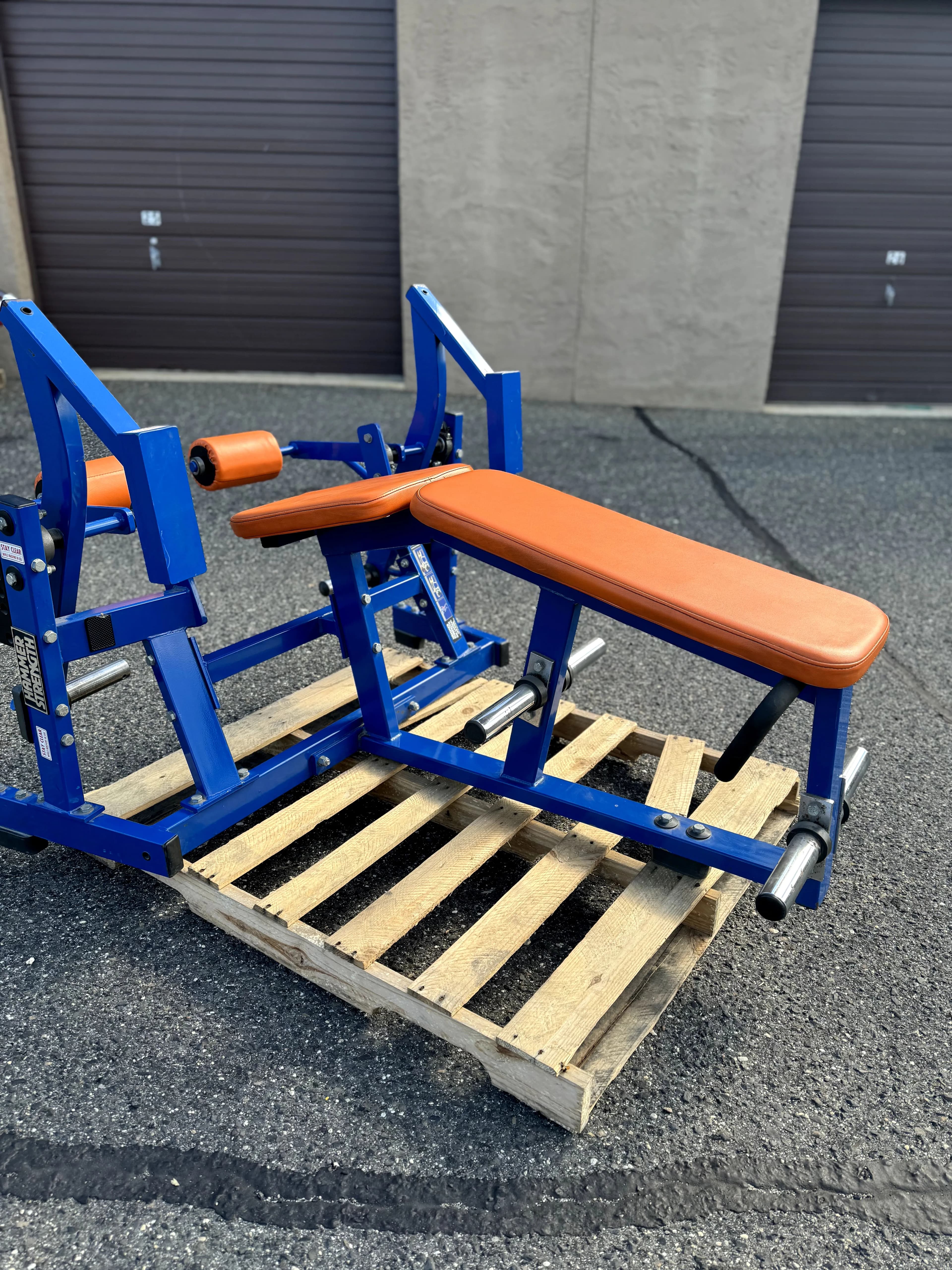 Hammer Strength Billateral Hamstring Curl thumbnail 3