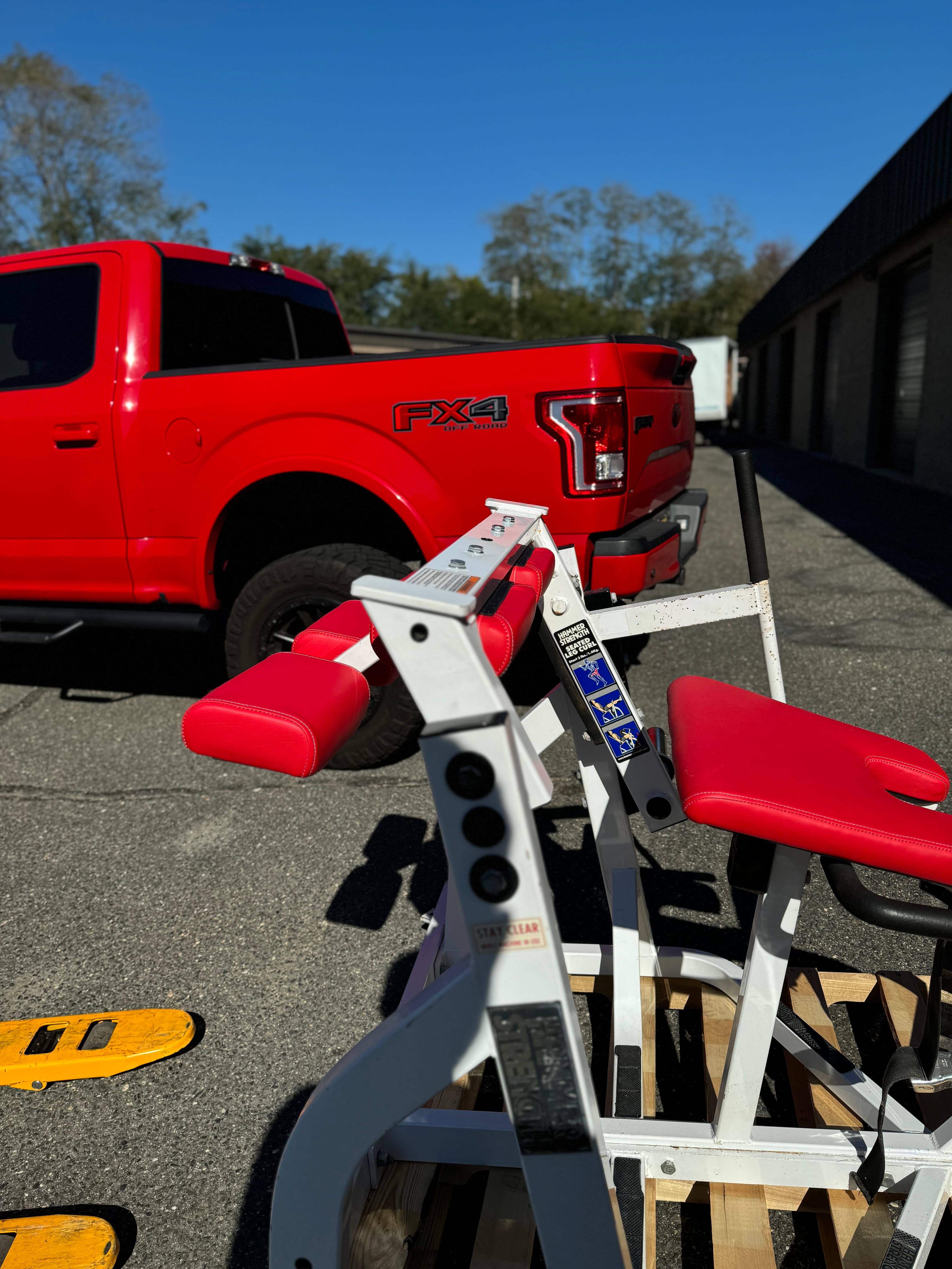 Hammer Strength Plate Loaded Leg Curl thumbnail 2