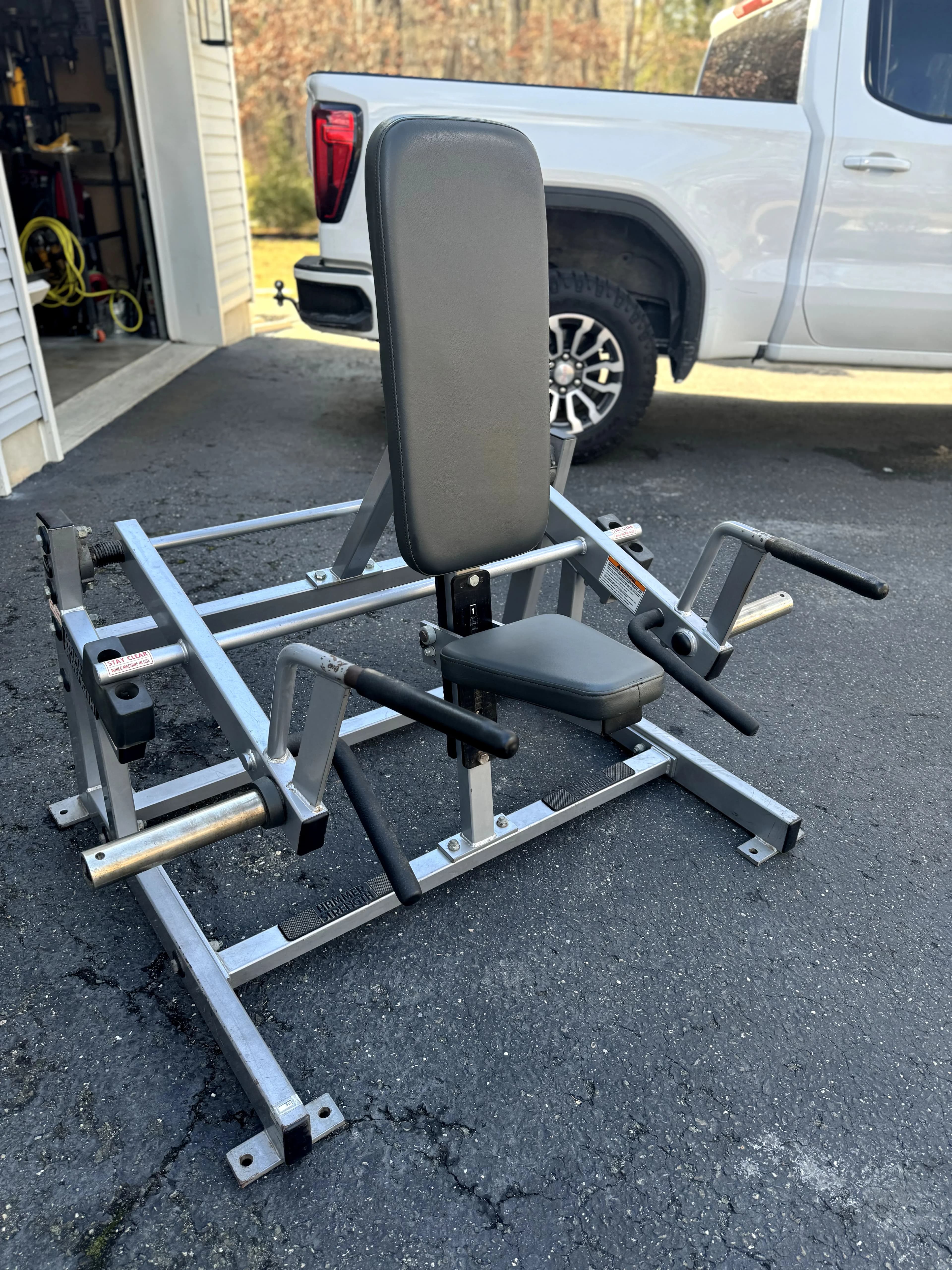 Hammer Strength Seated Shrug