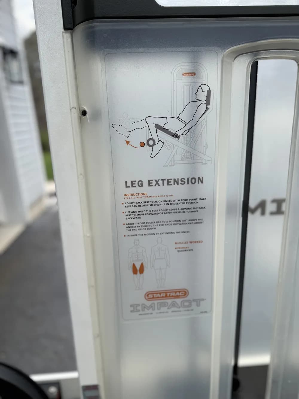 Star Trac Impact Center Driven Leg Extension thumbnail 2