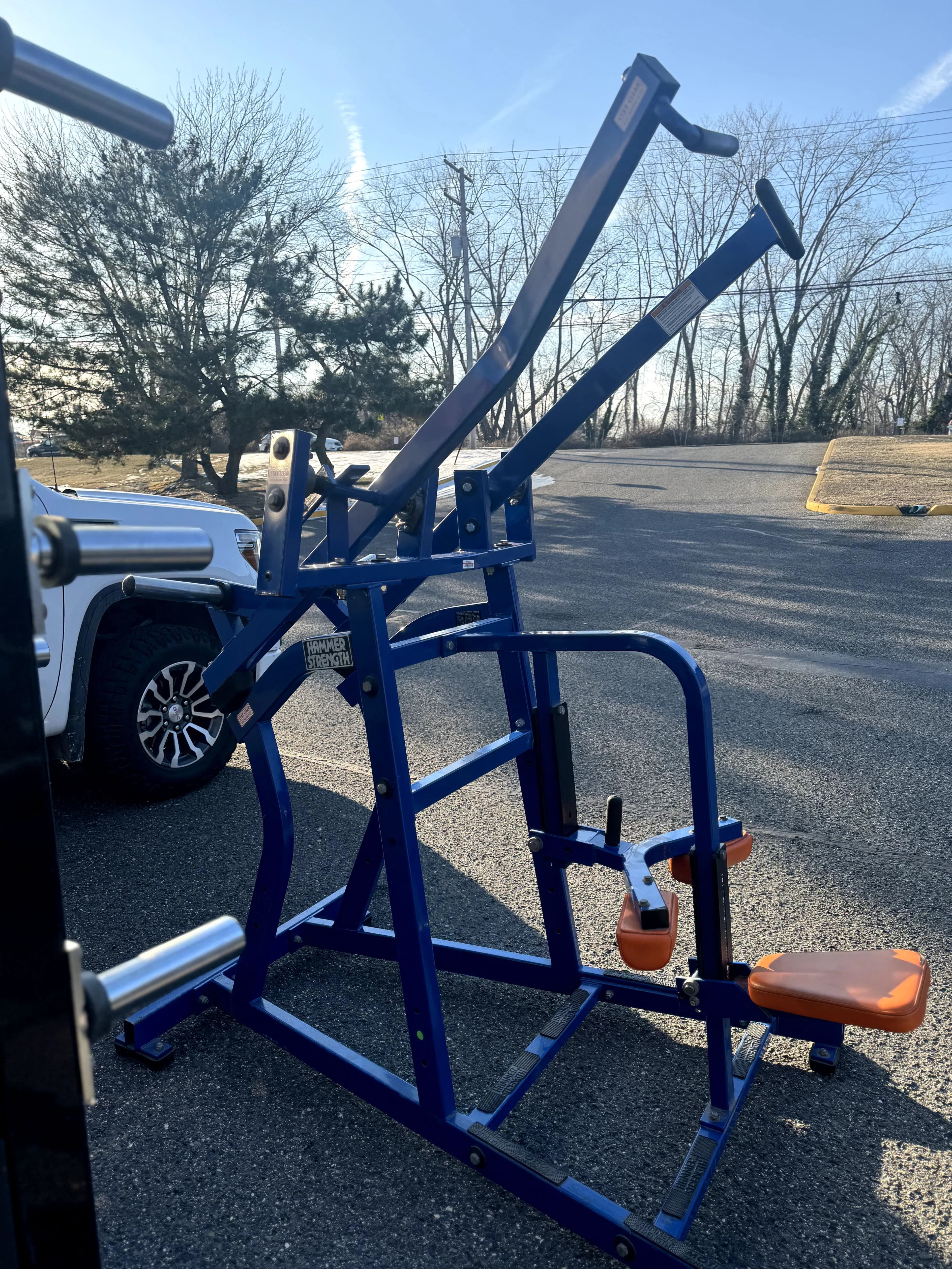 Hammer Strength Plate Loaded Lat Pulldown thumbnail 2