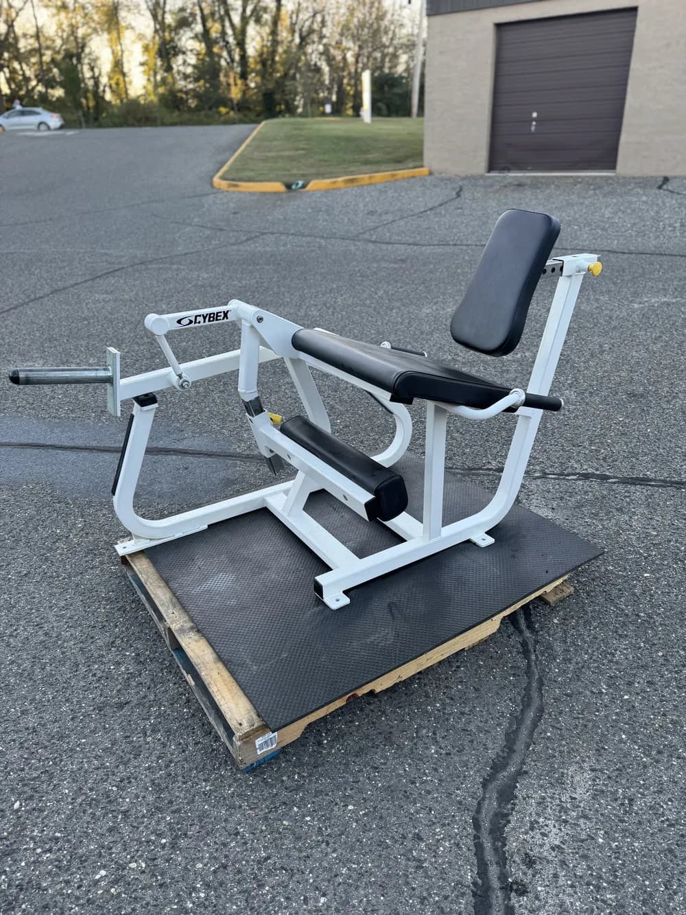 Cybex Plate Loaded Leg Extension thumbnail 4