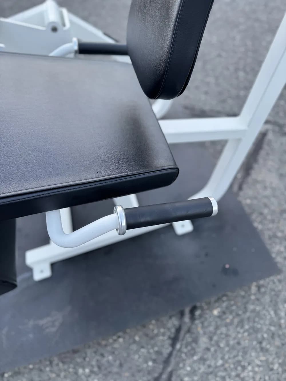 Cybex Plate Loaded Leg Extension thumbnail 3