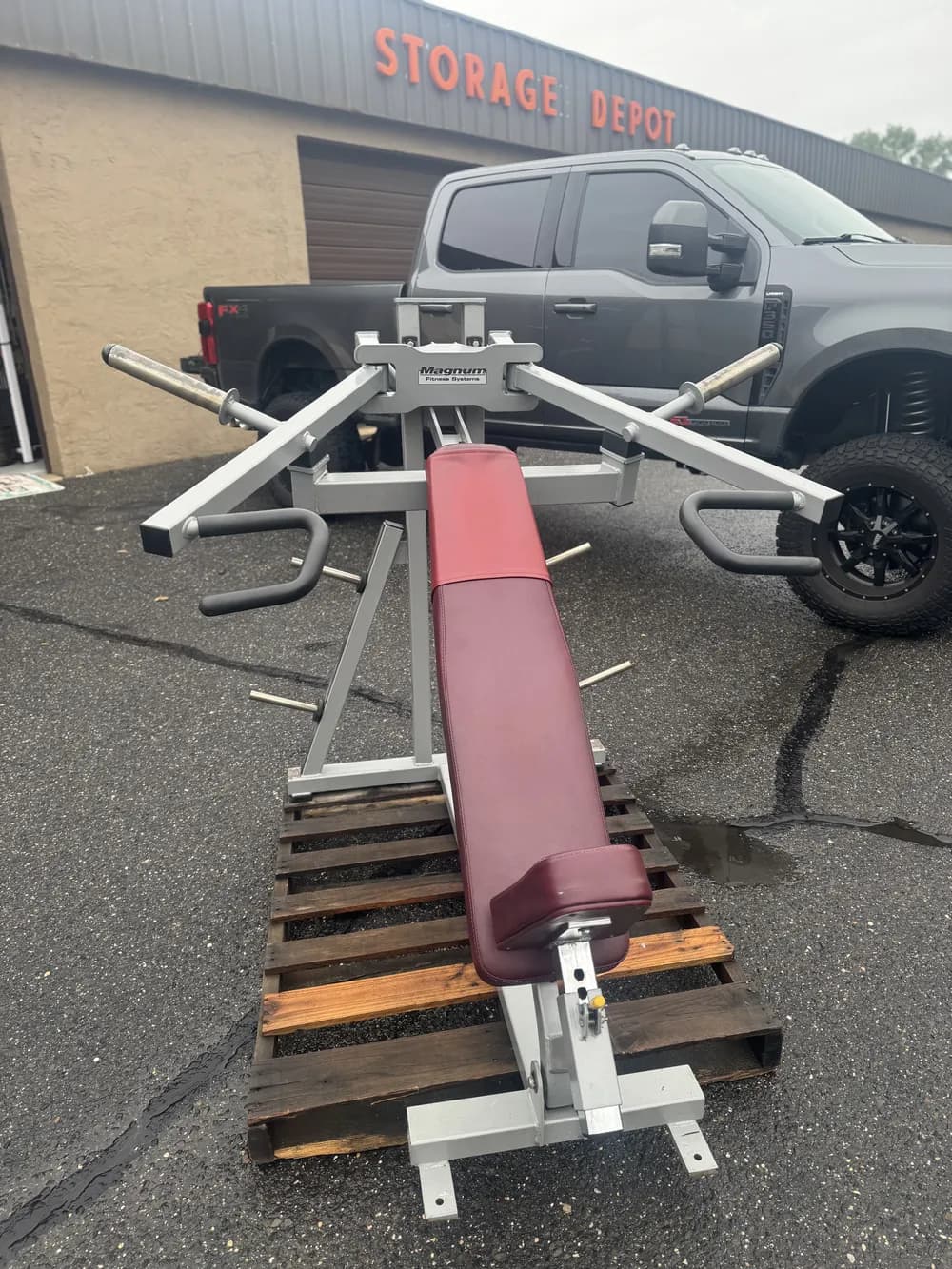 Magnum Biangular Incline Chest Press