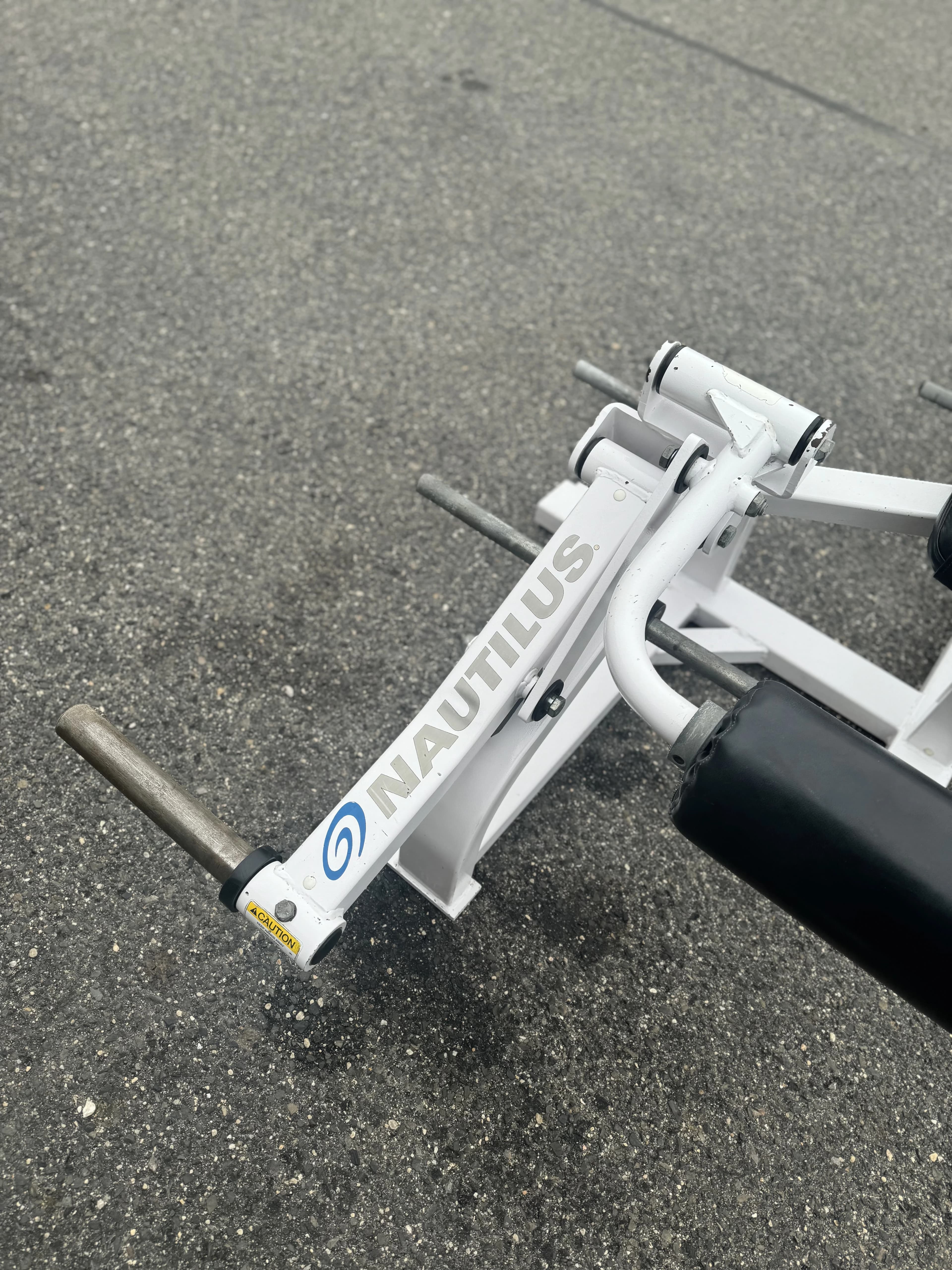 Nautilus XPLOAD Leg Curl thumbnail 3