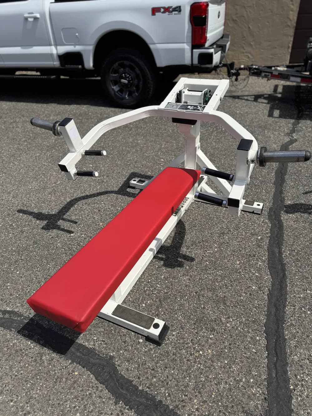 Paramount Flat Chest Press