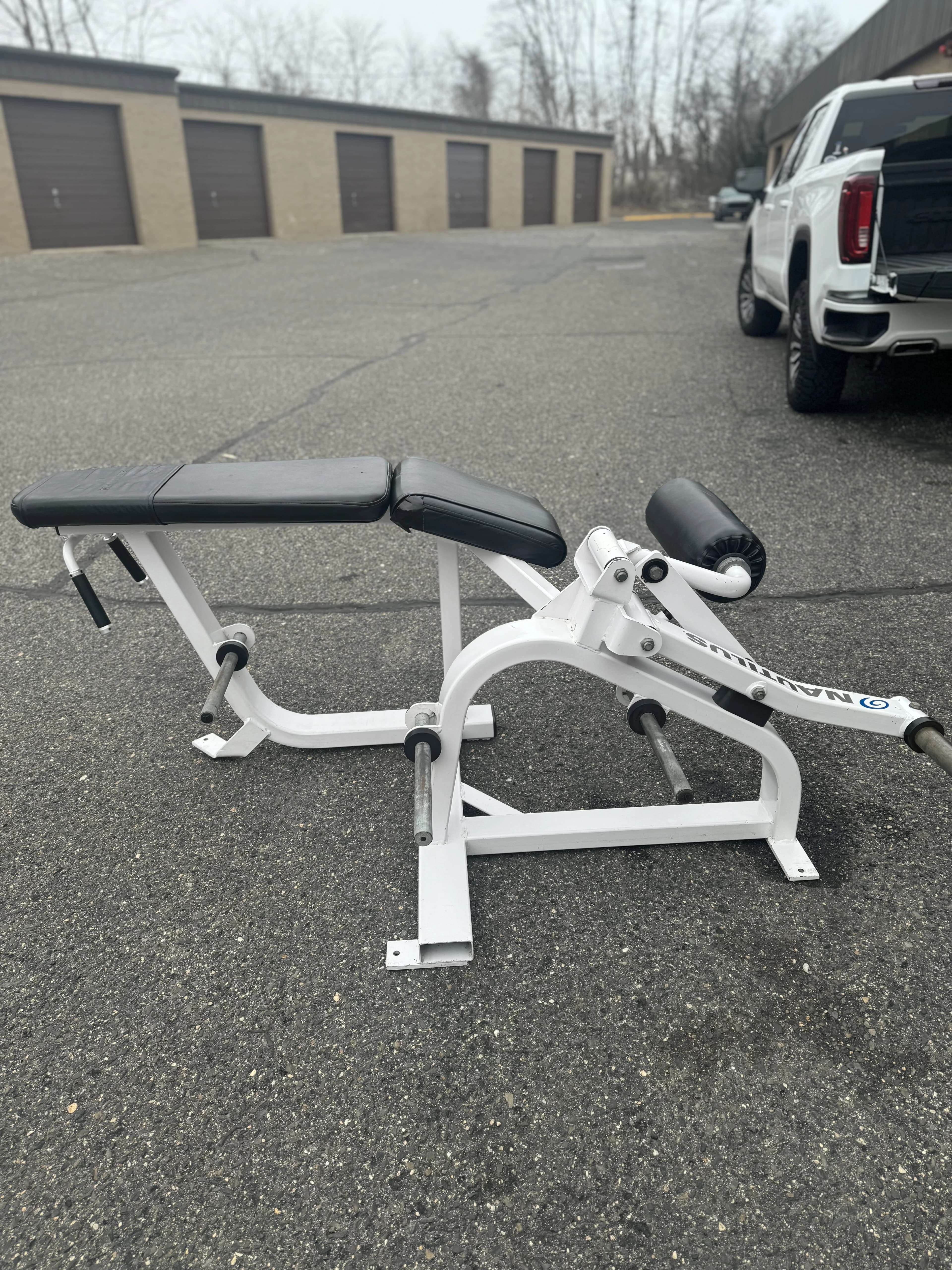 Nautilus XPLOAD Leg Curl thumbnail 4