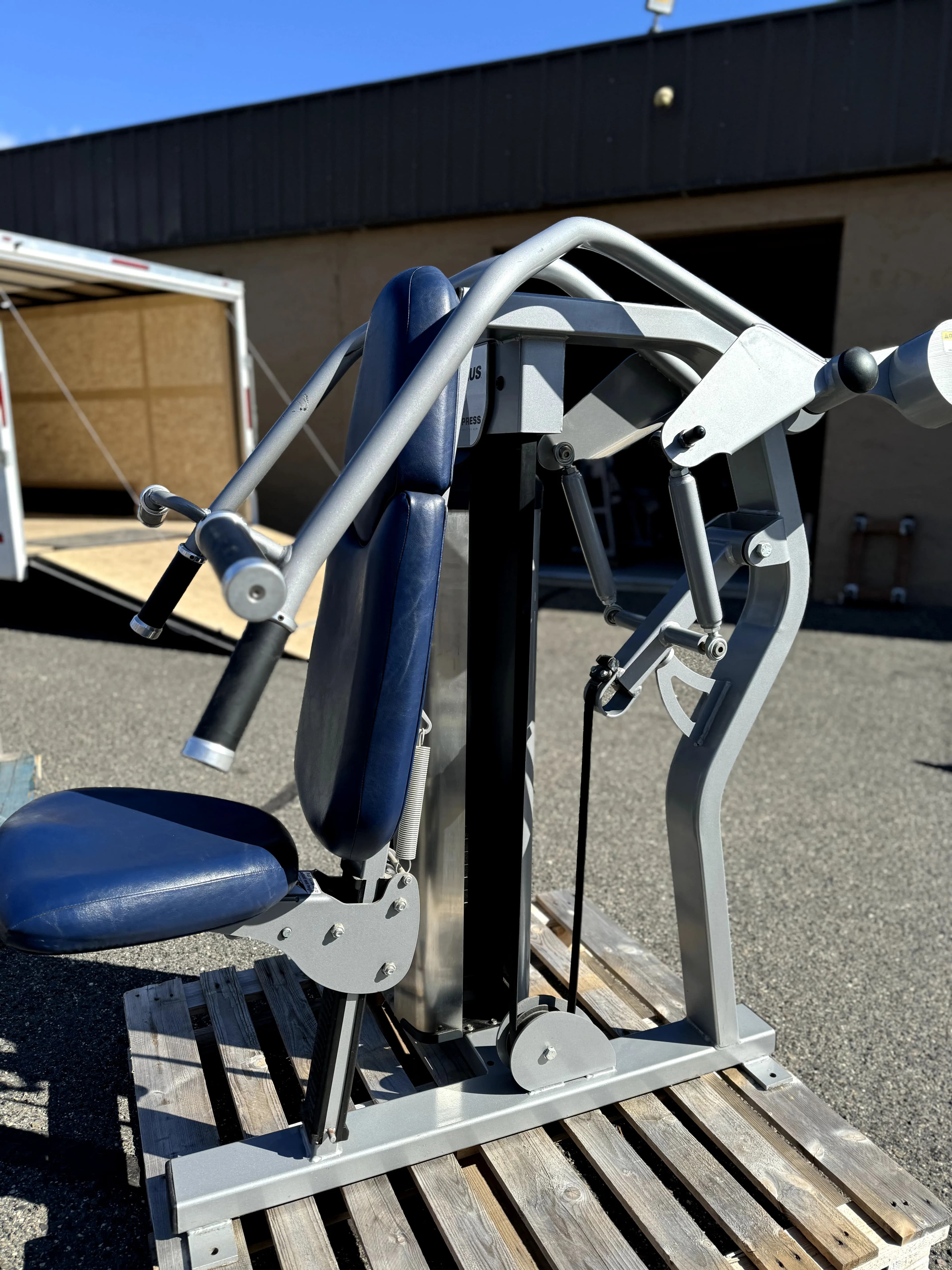 Nautilus Nitro Plus Shoulder Press thumbnail 3