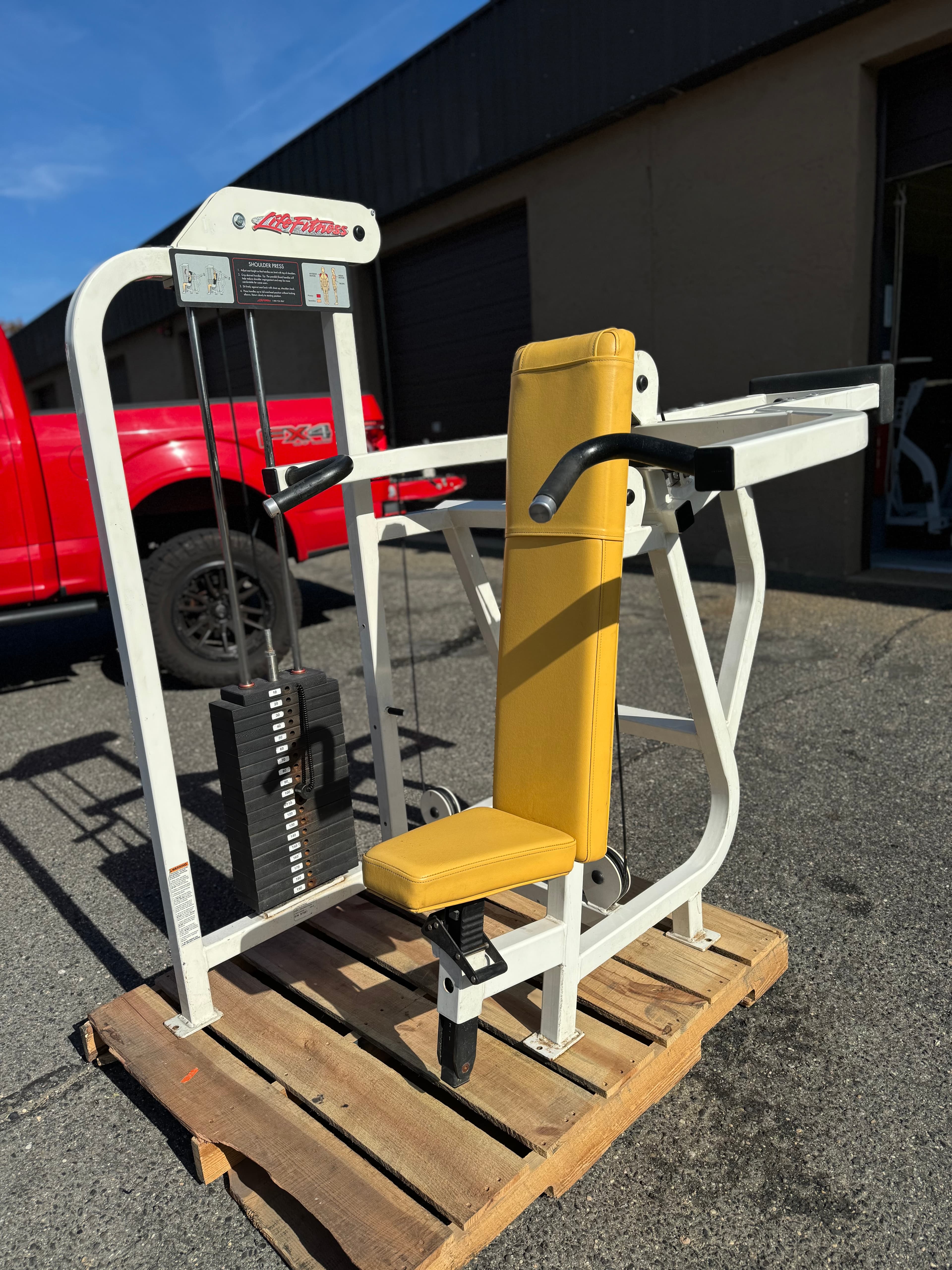 Life Fitness Pro VR1 Shoulder Press thumbnail 3