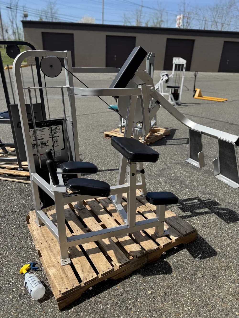 Cybex VR2 Glute Kickback