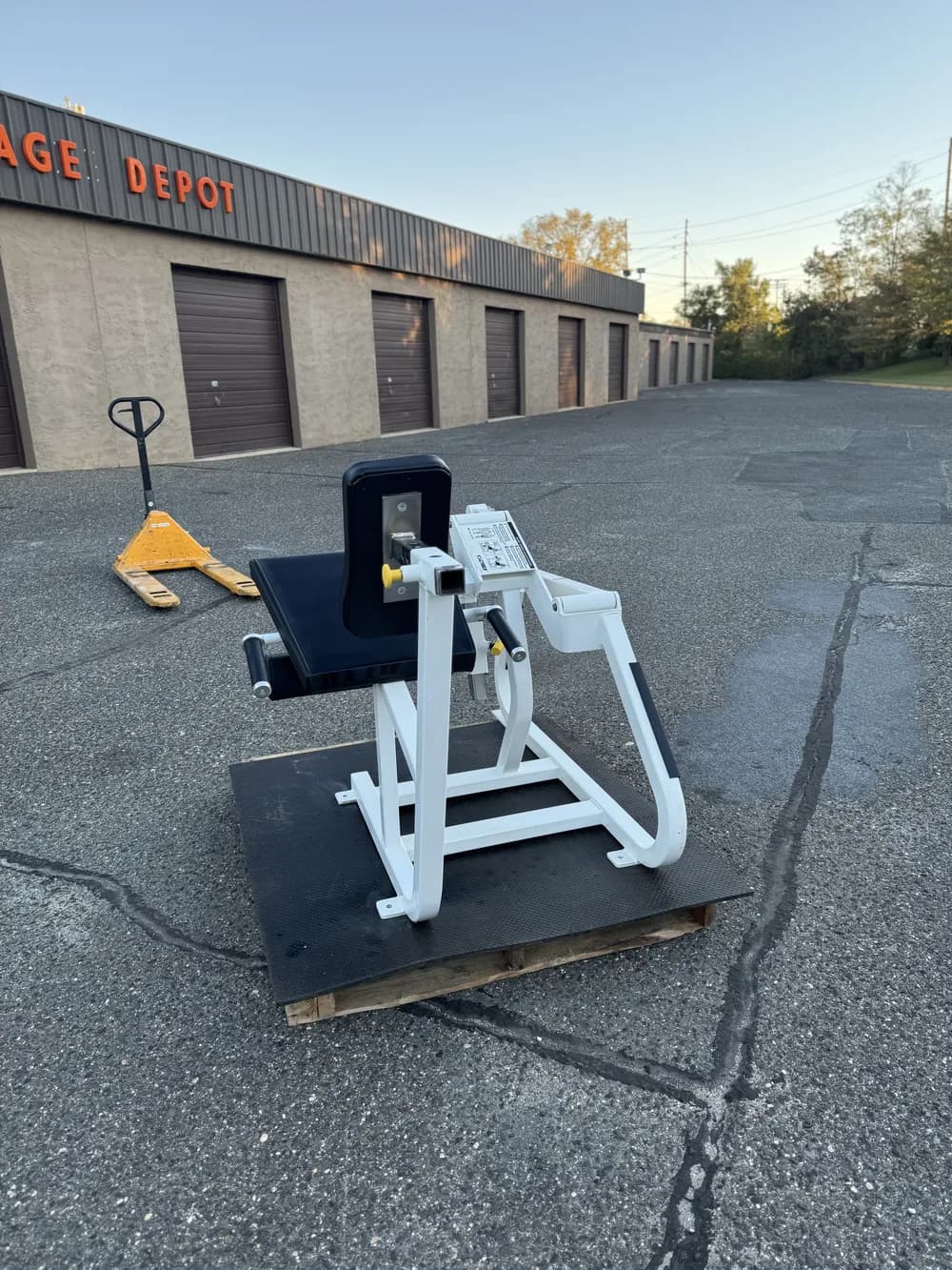 Cybex Plate Loaded Leg Extension thumbnail 6