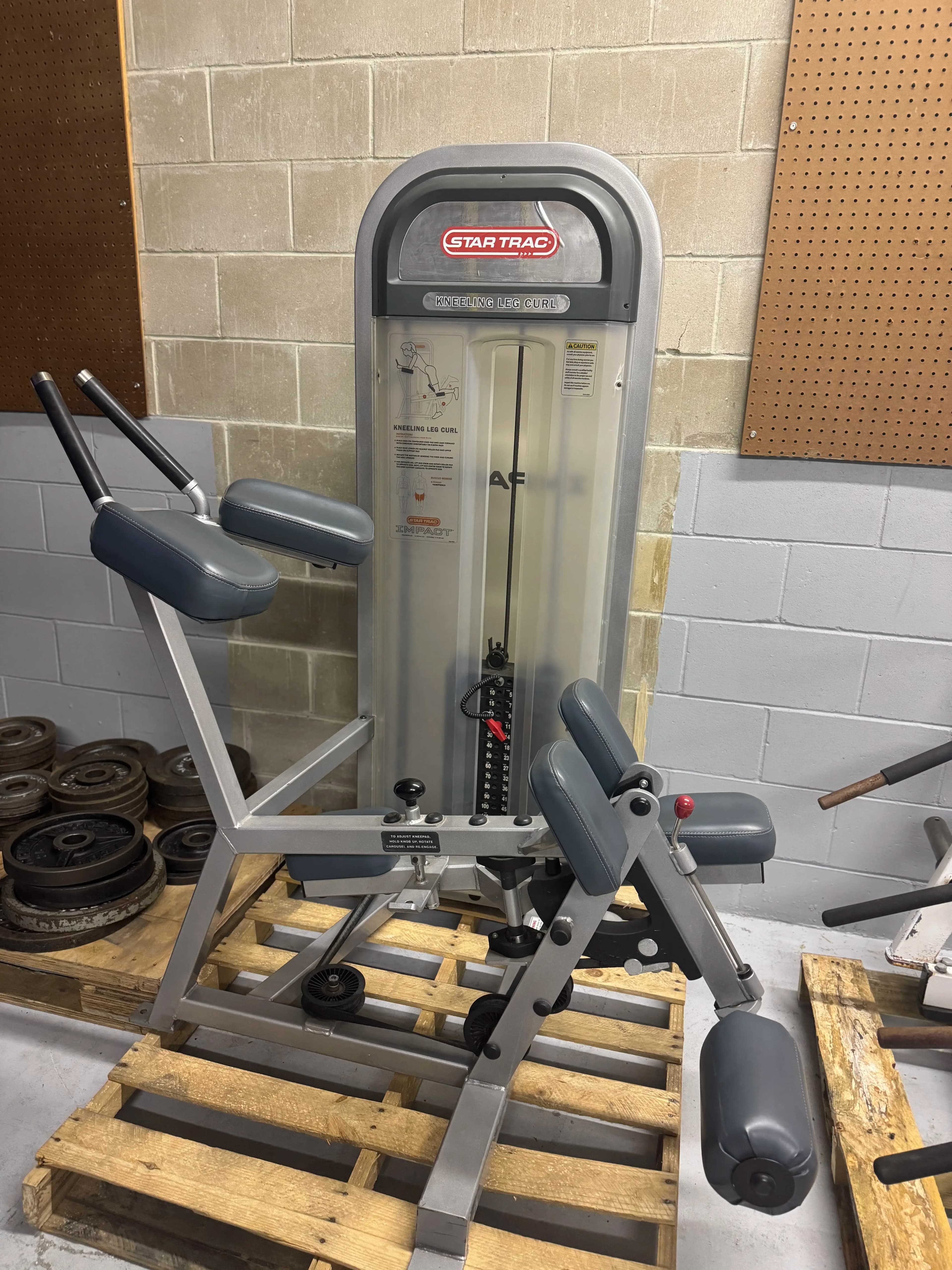 Star Trac Kneeling Leg Curl