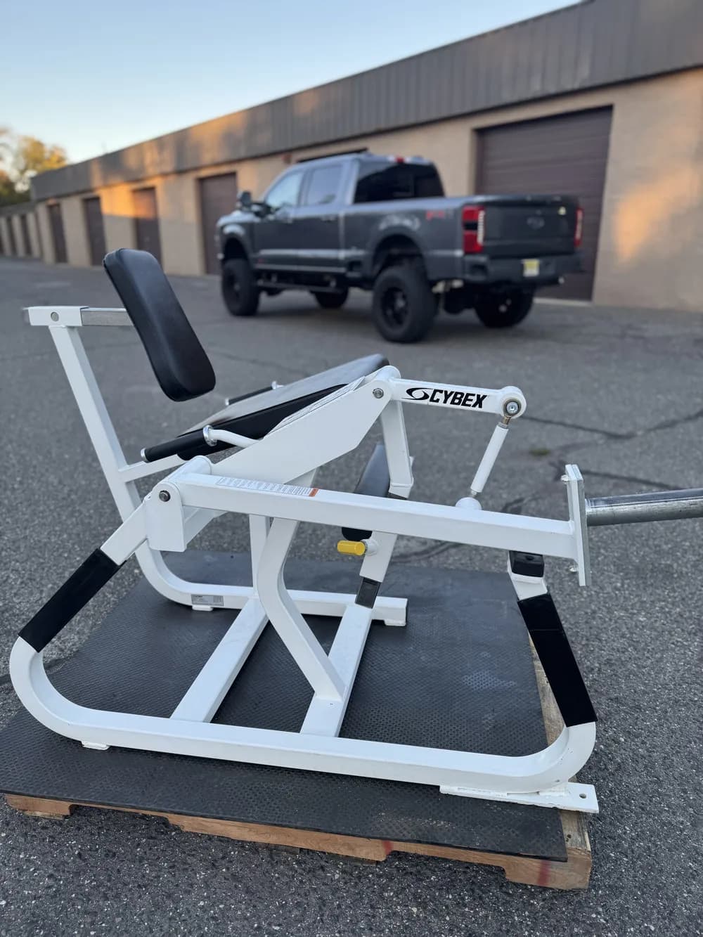 Cybex Plate Loaded Leg Extension
