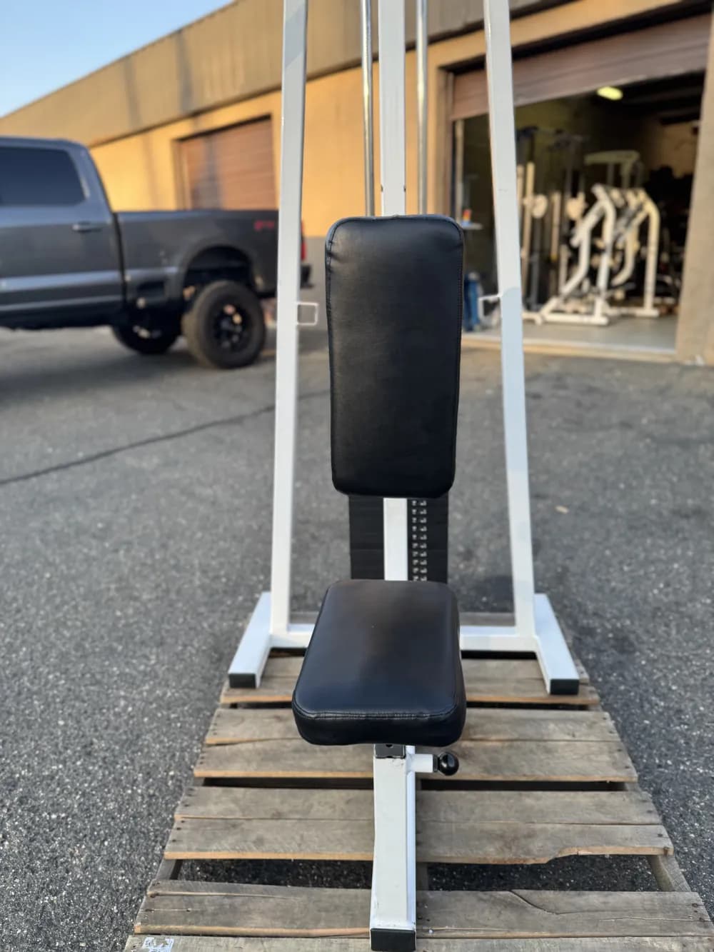 Pro Elite Pec Fly thumbnail 2